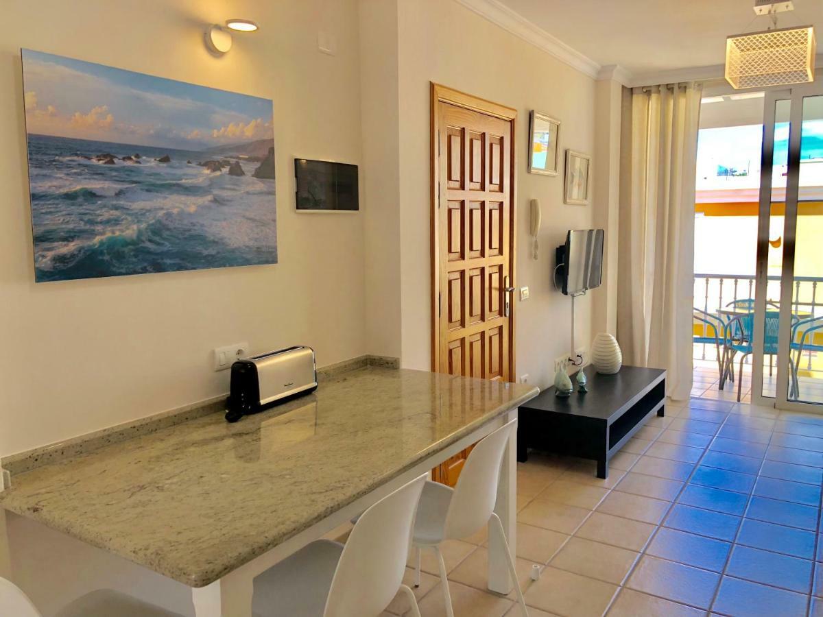 Apartamentos El Faro Puerto De Naos Extérieur photo